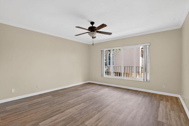 596 SE 20th Ave 4, Deerfield Beach, FL 33441