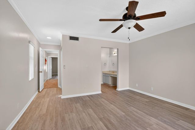 596 SE 20th Ave 4, Deerfield Beach, FL 33441