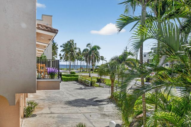 596 SE 20th Ave 4, Deerfield Beach, FL 33441