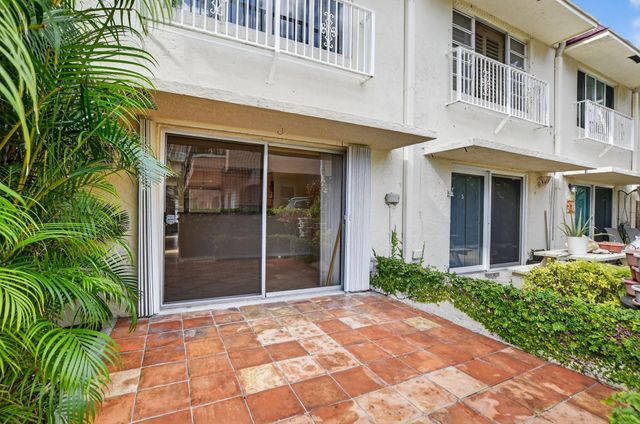 596 SE 20th Ave 4, Deerfield Beach, FL 33441