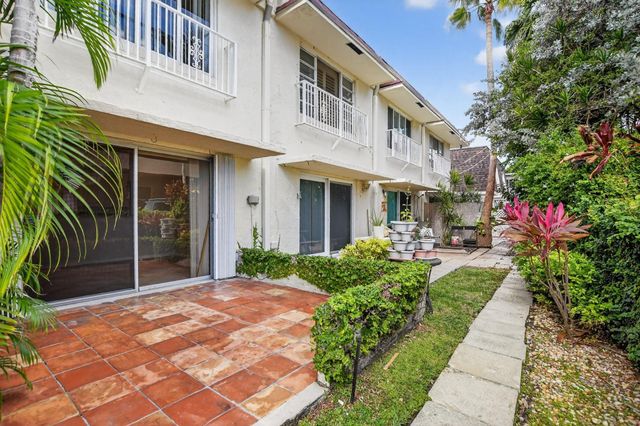 596 SE 20th Ave 4, Deerfield Beach, FL 33441