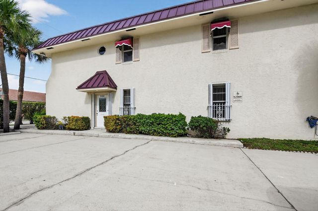 596 SE 20th Ave 4, Deerfield Beach, FL 33441