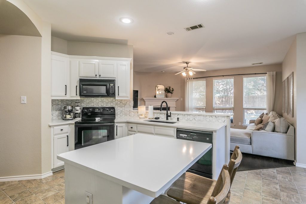 5009 Bedfordshire Drive, Fort Worth, TX 76135 — exterior