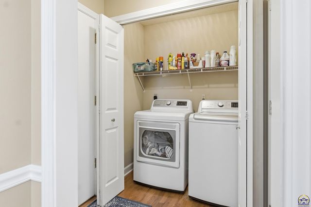 2408 SW Kings CT, Topeka, KS 66614