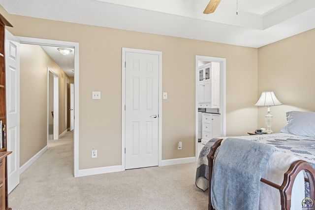 2408 SW Kings CT, Topeka, KS 66614