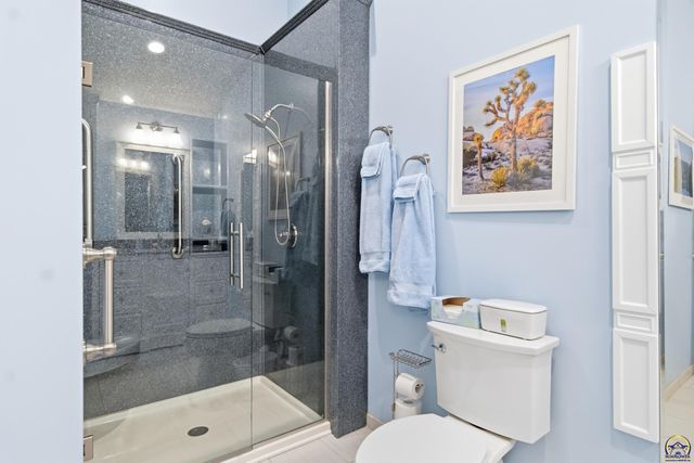 2408 SW Kings CT, Topeka, KS 66614