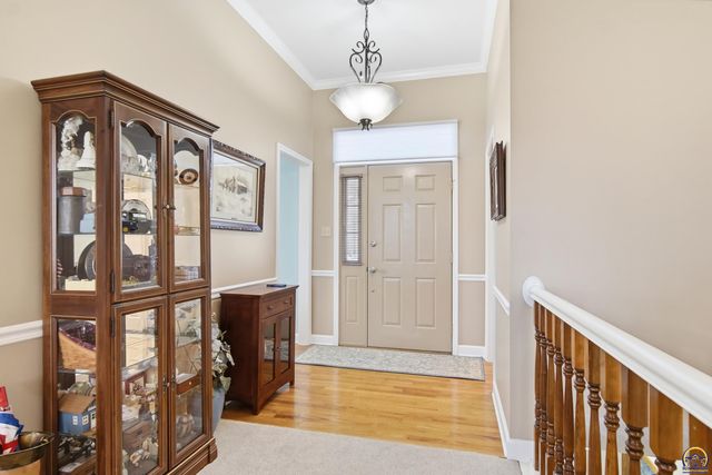 2408 SW Kings CT, Topeka, KS 66614