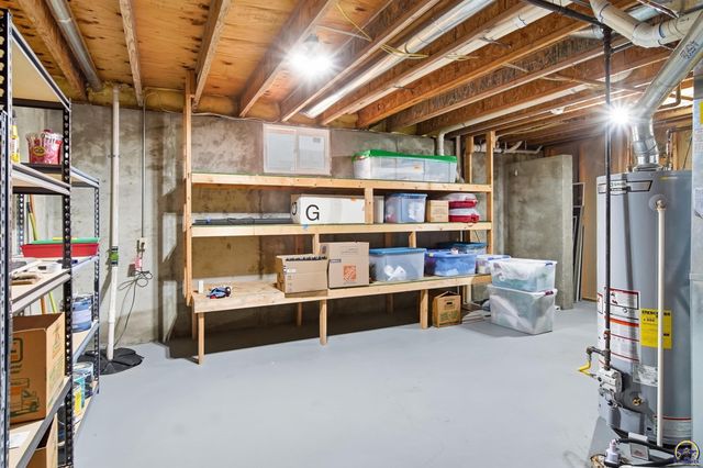 2408 SW Kings CT, Topeka, KS 66614