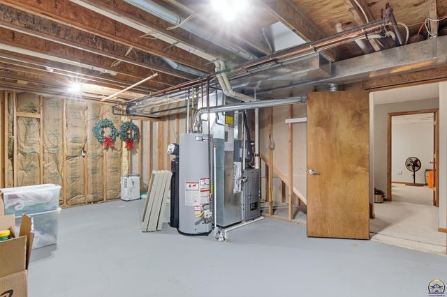 2408 SW Kings CT, Topeka, KS 66614