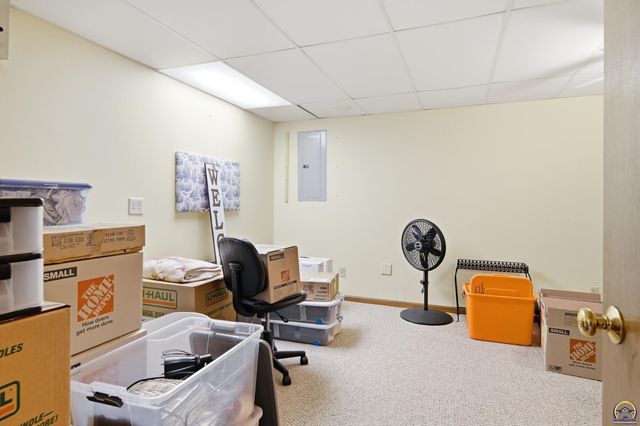 2408 SW Kings CT, Topeka, KS 66614