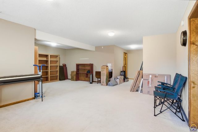 2408 SW Kings CT, Topeka, KS 66614