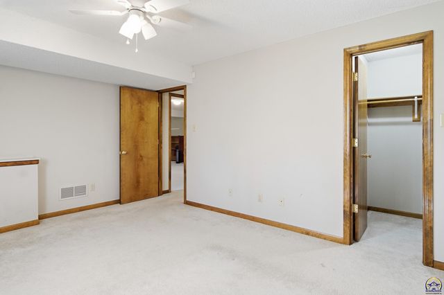 2408 SW Kings CT, Topeka, KS 66614