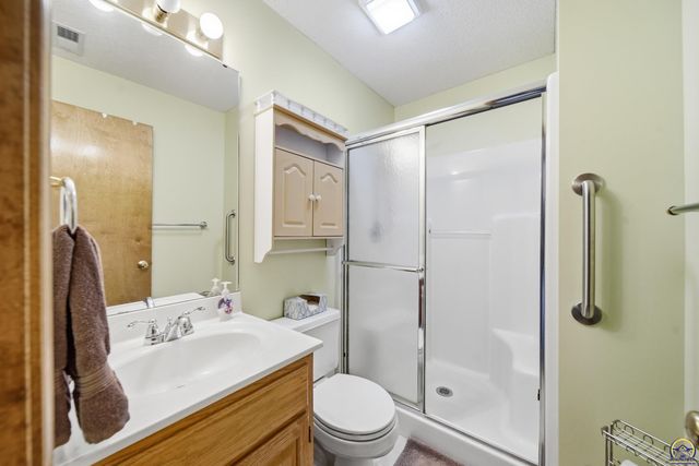 2408 SW Kings CT, Topeka, KS 66614