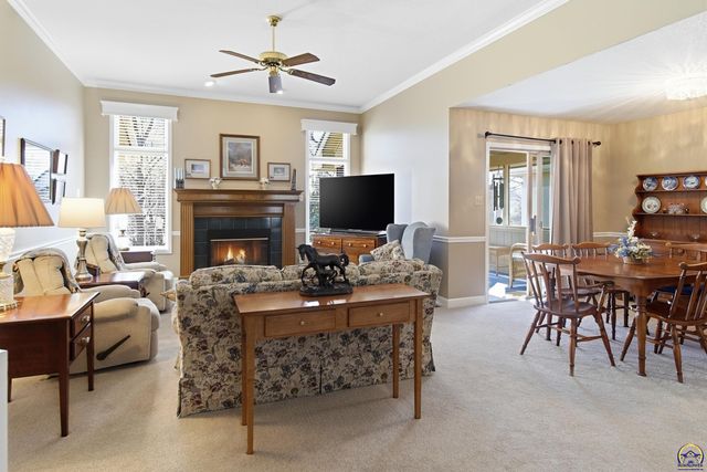 2408 SW Kings CT, Topeka, KS 66614