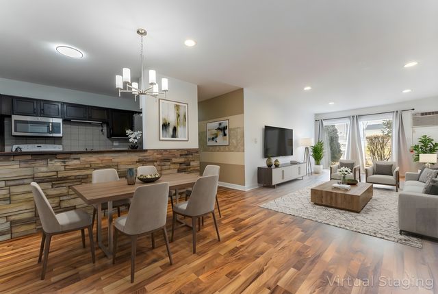 802 E OLD WILLOW Road 114, Prospect Heights, IL 60070