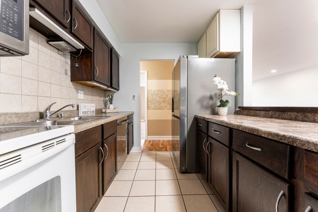 802 E OLD WILLOW Road 114, Prospect Heights, IL 60070