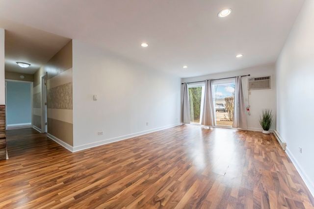 802 E OLD WILLOW Road 114, Prospect Heights, IL 60070