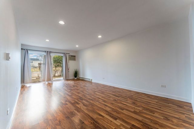 802 E OLD WILLOW Road 114, Prospect Heights, IL 60070