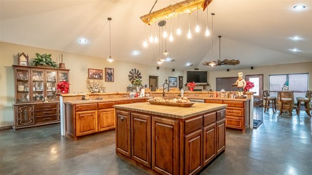 9200 County Road 1014, Joshua, TX 76058