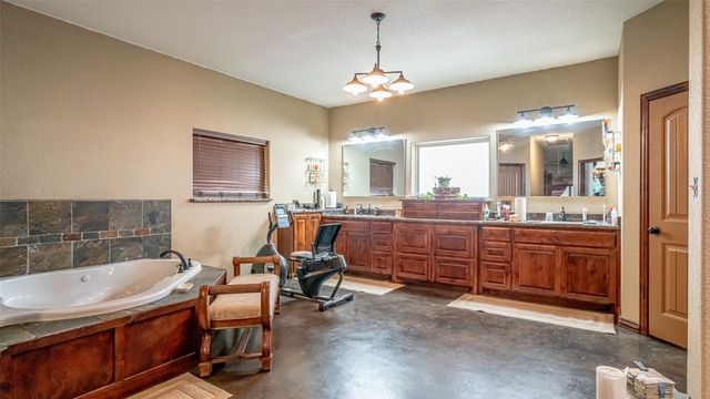 9200 County Road 1014, Joshua, TX 76058