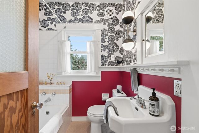 7027 Alonzo Avenue NW, Seattle, WA 98117