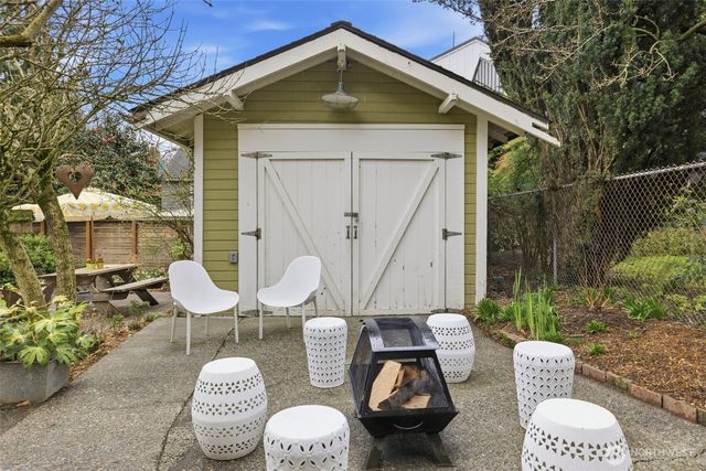 7027 Alonzo Avenue NW, Seattle, WA 98117