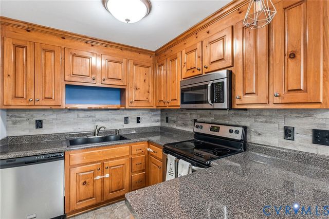 6338 OAK Dr, Providence Forge, VA 23141