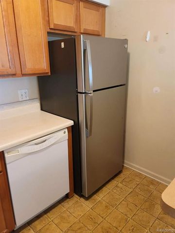 25307 Shiawassee Circle 202, Southfield, MI 48033