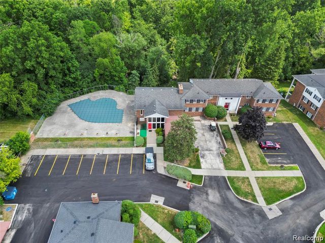 25307 Shiawassee Circle 202, Southfield, MI 48033