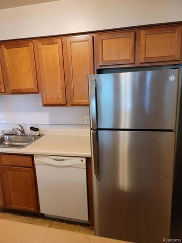 25307 Shiawassee Circle 202, Southfield, MI 48033