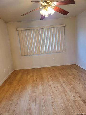 25307 Shiawassee Circle 202, Southfield, MI 48033