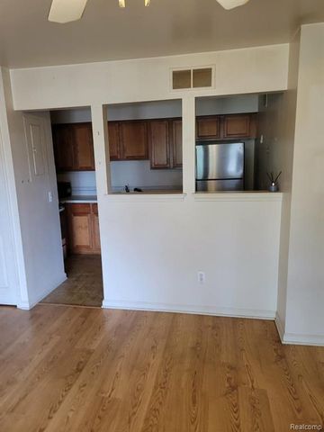 25307 Shiawassee Circle 202, Southfield, MI 48033