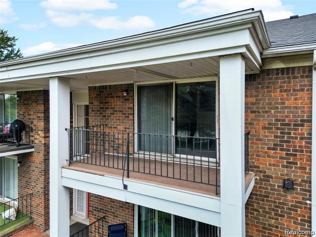 25307 Shiawassee Circle 202, Southfield, MI 48033