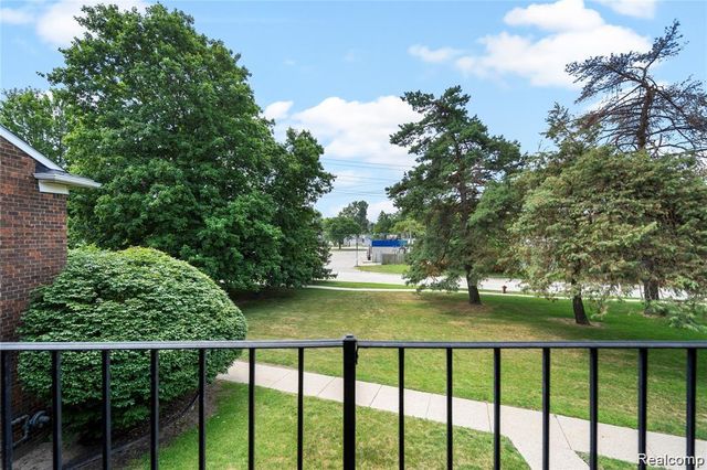 25307 Shiawassee Circle 202, Southfield, MI 48033