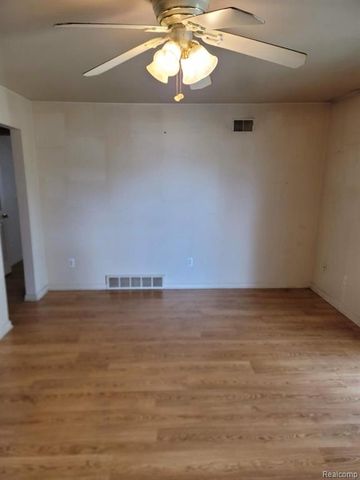 25307 Shiawassee Circle 202, Southfield, MI 48033