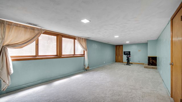 1252 Rigg Road, Valparaiso, IN 46383