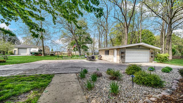 1252 Rigg Road, Valparaiso, IN 46383