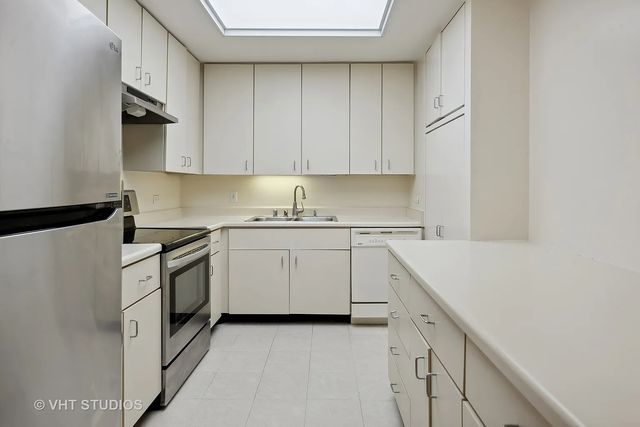 680 N Lake shore Drive 1512, Chicago, IL 60611