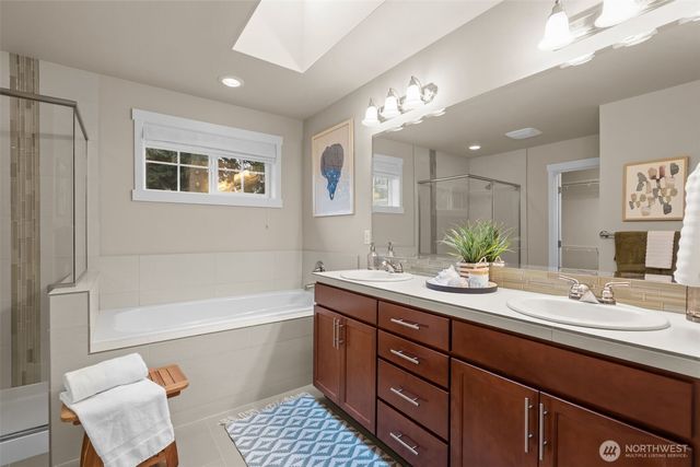 11739 Corliss Avenue N, Seattle, WA 98133