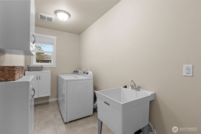 11739 Corliss Avenue N, Seattle, WA 98133