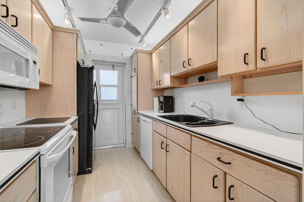 Image 19 of property listing at 3100 S Ocean Boulevard 5160, Highland Beach, FL 33487