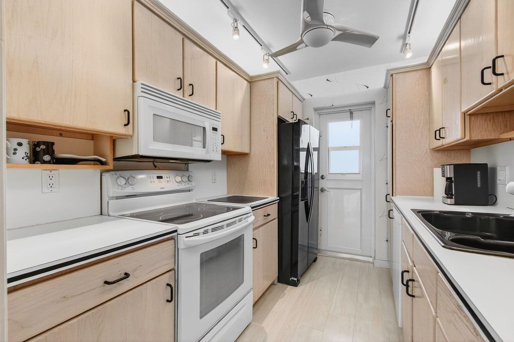 Image 20 of property listing at 3100 S Ocean Boulevard 5160, Highland Beach, FL 33487