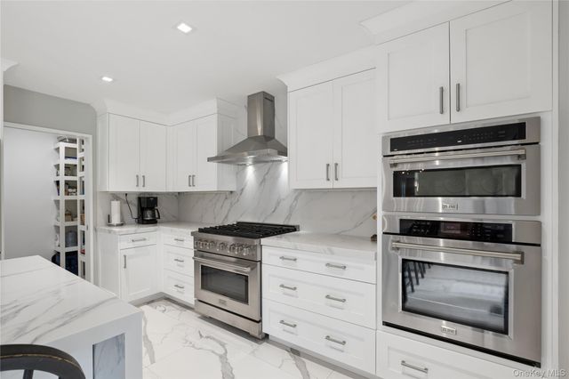 7 Sander Court, Middle Island, NY 11953