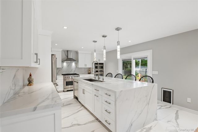 7 Sander Court, Middle Island, NY 11953