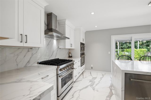 7 Sander Court, Middle Island, NY 11953