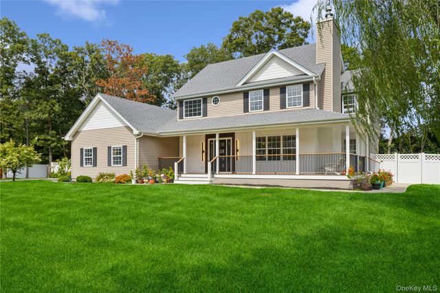 7 Sander Court, Middle Island, NY 11953