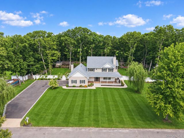 7 Sander Court, Middle Island, NY 11953