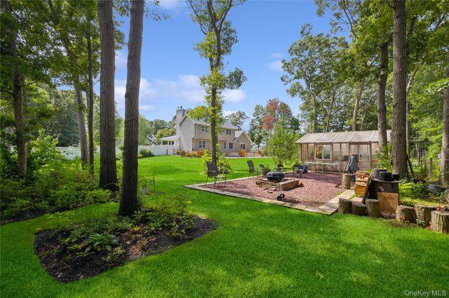 7 Sander Court, Middle Island, NY 11953