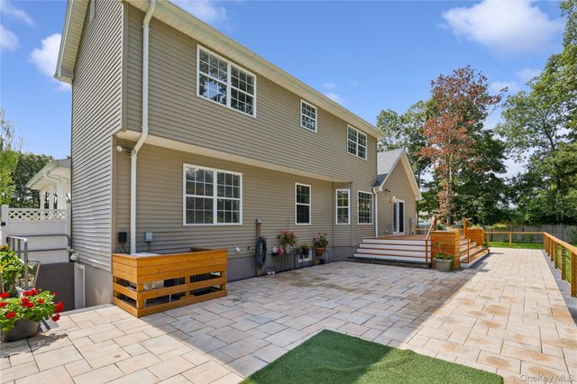 7 Sander Court, Middle Island, NY 11953