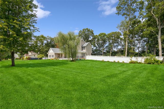 7 Sander Court, Middle Island, NY 11953